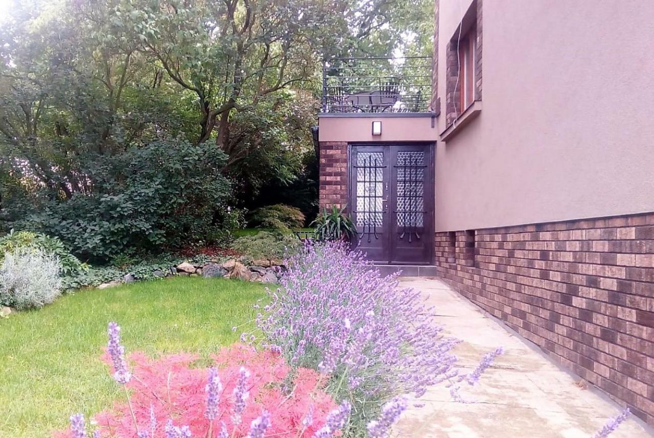 Apartman V Zahrade Praha Troja - Apartment In The Garden Prague Troja Dış mekan fotoğraf