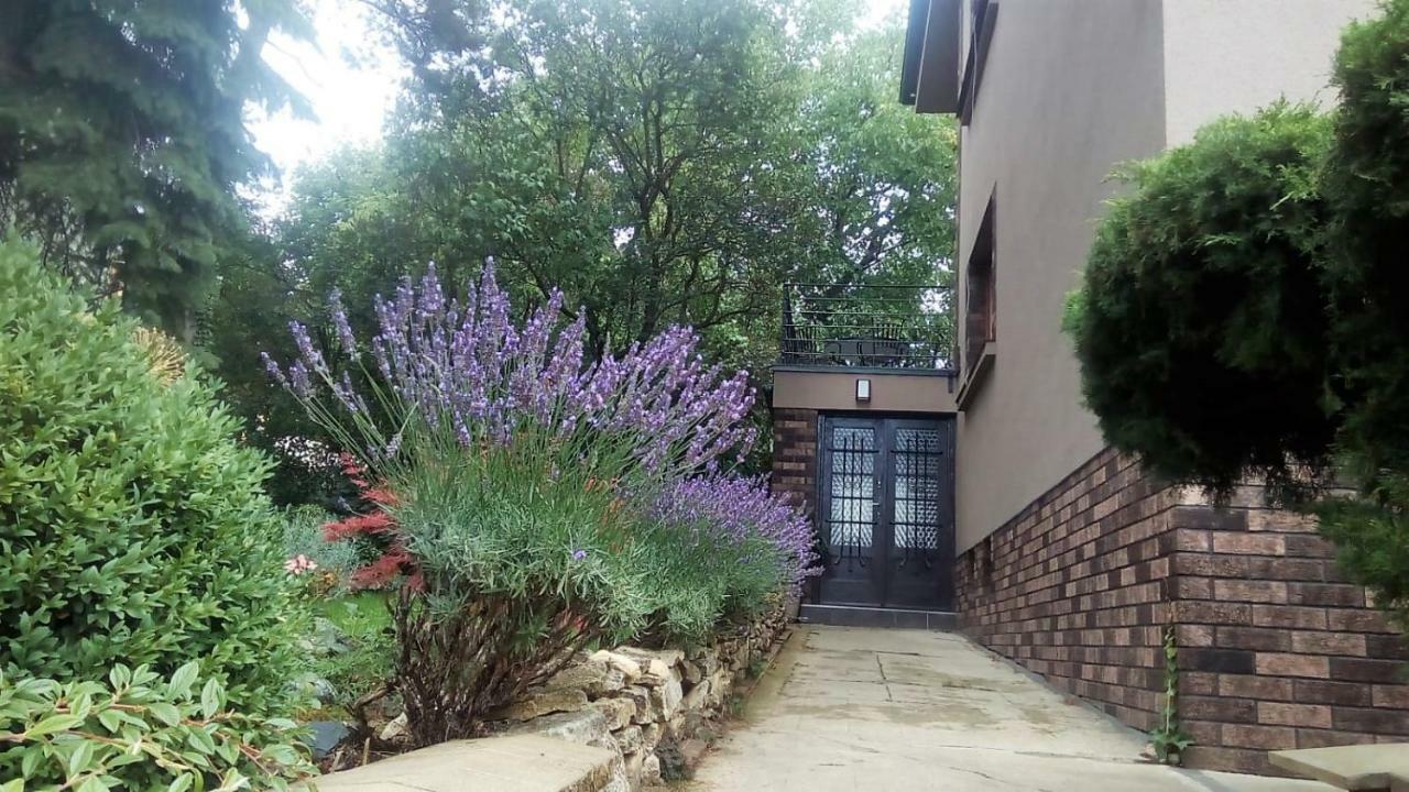 Apartman V Zahrade Praha Troja - Apartment In The Garden Prague Troja Dış mekan fotoğraf